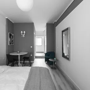 https://mf-luxury-suites-est-2019-f-suite.hotelschalkidiki.net